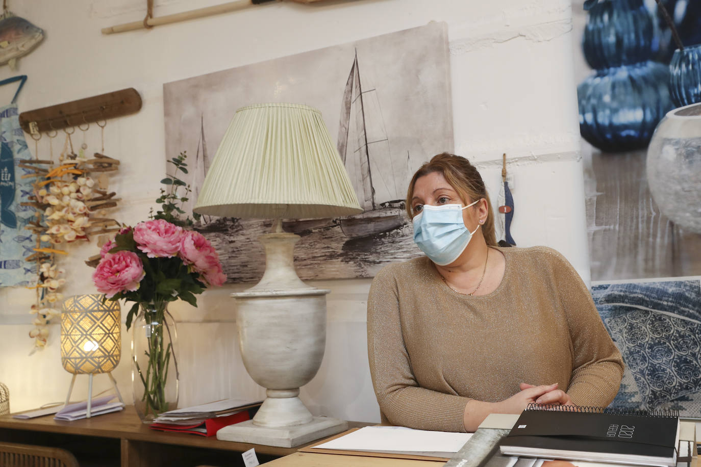 El pequeño comercio asturiano también se ha querido sumar este viernes a las ofertas del Black Friday.