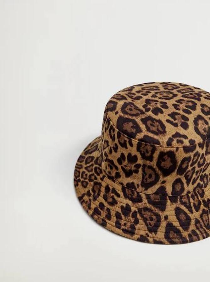 Gorro bucket de leopardo de Mango, 12,79 euros.