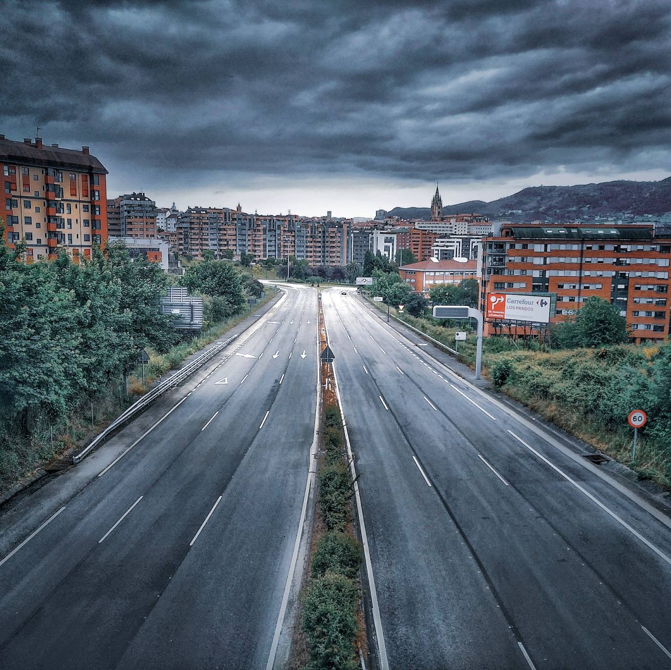 Estas cien imágenes son una selección de las fotografías captadas por los asturianos a lo largo de este año y que optaron a formar parte del calendario 'Escenas de Asturias', el concurso convocado por EL COMERCIO con el patrocinio del grupo El Gaitero. 