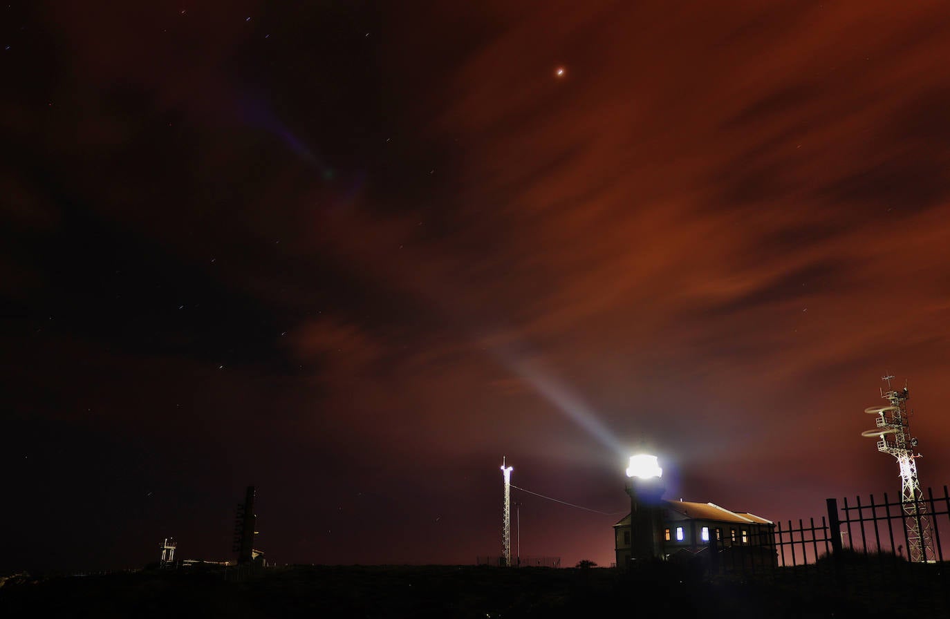 Estas cien imágenes son una selección de las fotografías captadas por los asturianos a lo largo de este año y que optaron a formar parte del calendario 'Escenas de Asturias', el concurso convocado por EL COMERCIO con el patrocinio del grupo El Gaitero. 