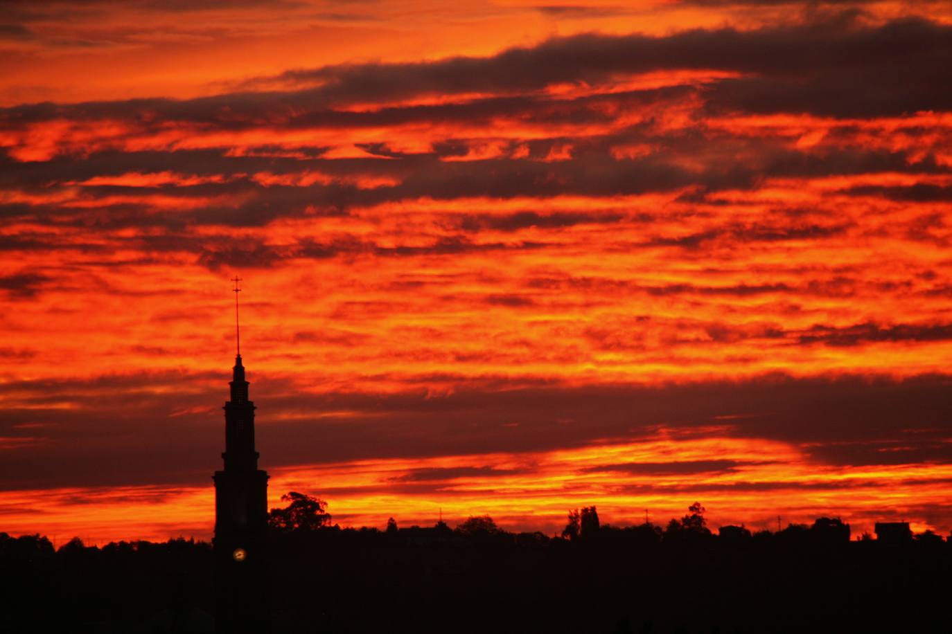 Estas cien imágenes son una selección de las fotografías captadas por los asturianos a lo largo de este año y que optaron a formar parte del calendario 'Escenas de Asturias', el concurso convocado por EL COMERCIO con el patrocinio del grupo El Gaitero. 