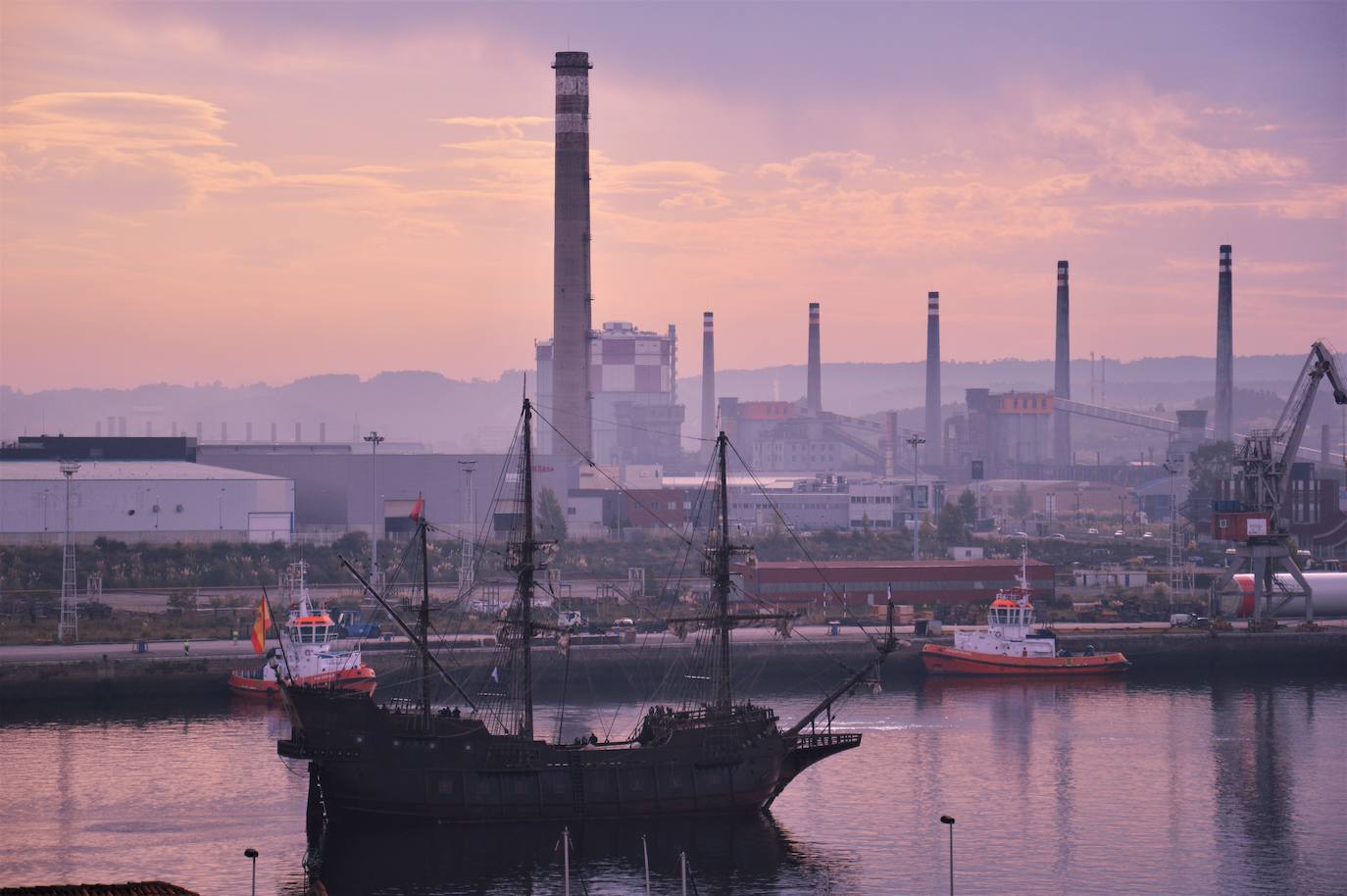 Estas cien imágenes son una selección de las fotografías captadas por los asturianos a lo largo de este año y que optaron a formar parte del calendario 'Escenas de Asturias', el concurso convocado por EL COMERCIO con el patrocinio del grupo El Gaitero. 