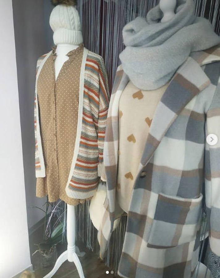 Y con la llegada del invierno, la ropa de abrigo y los estampados no se han hecho esperar en esta tienda avilesina.