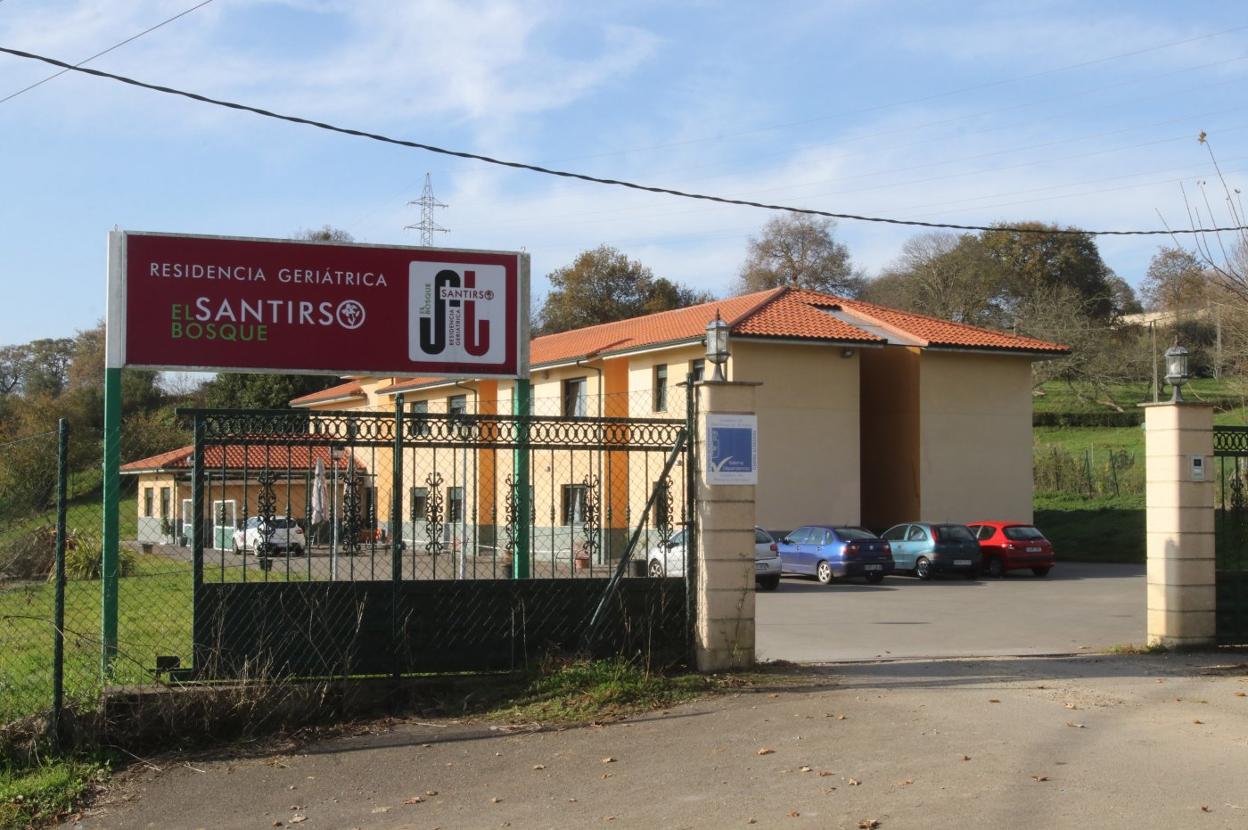 La residencia Santirso, en la zona ovetense de El Bosque. 