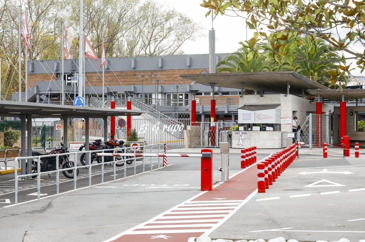 Entrada al Grupo, que permanecen cerradas desde el pasado día 3 de noviembre. 