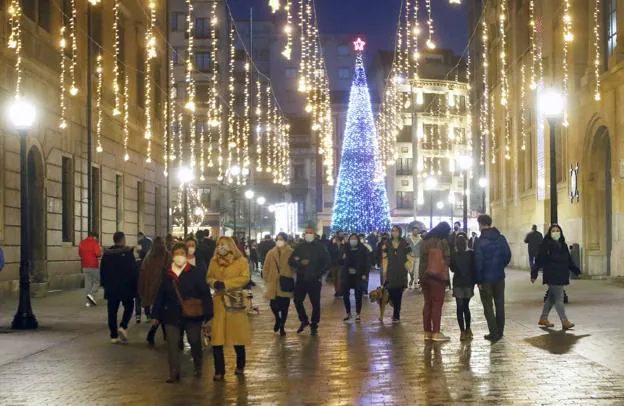 Coronavirus en Asturias | Las luces navideñas, mejor verlas sin aglomeraciones