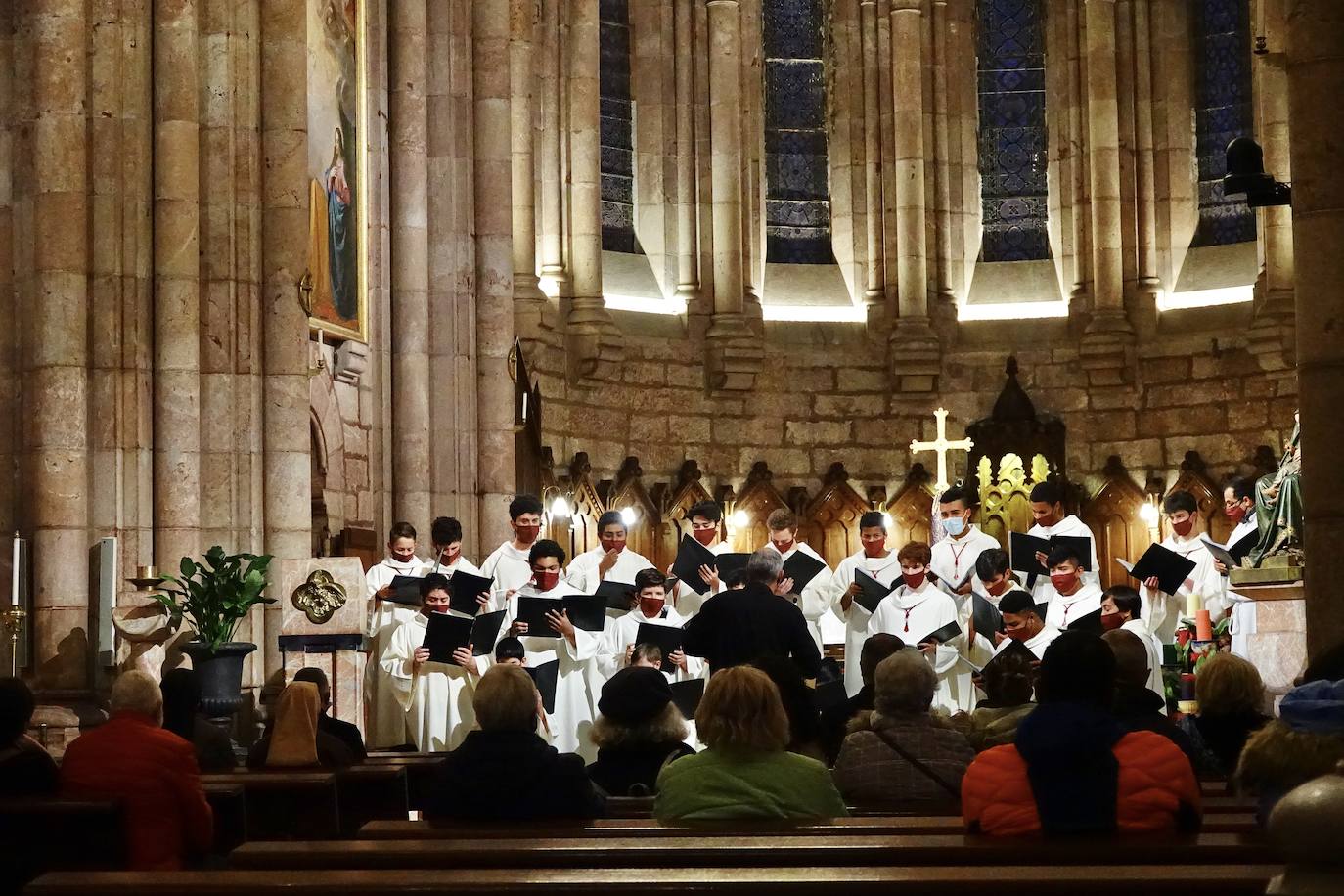 El Real Sitio inaugura las fiestas con un concierto de la Escolanía y la apertura del belén monumental