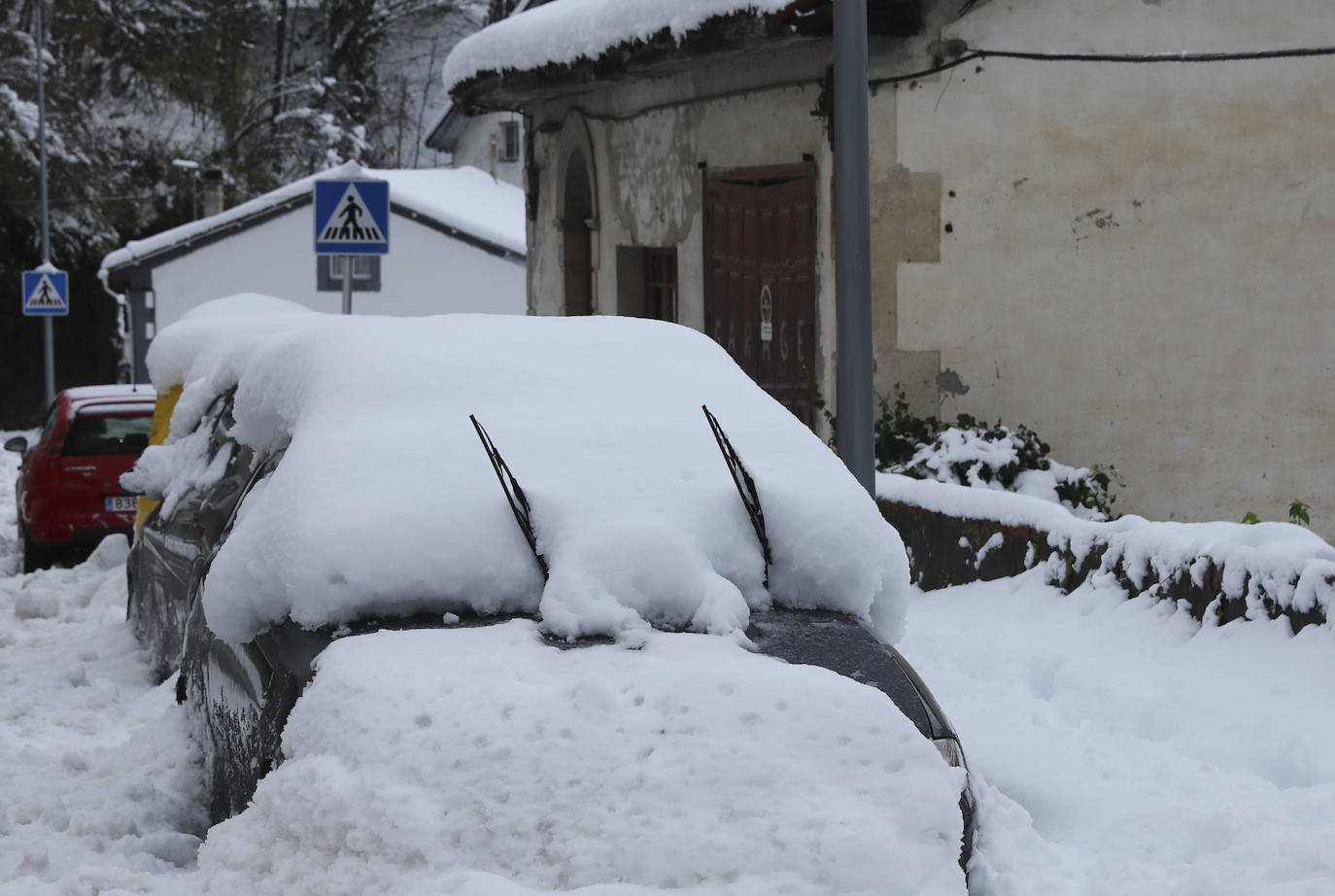 Copiosas nevadas, fuertes rachas de viento y oleaje en la primera borrasca invernal