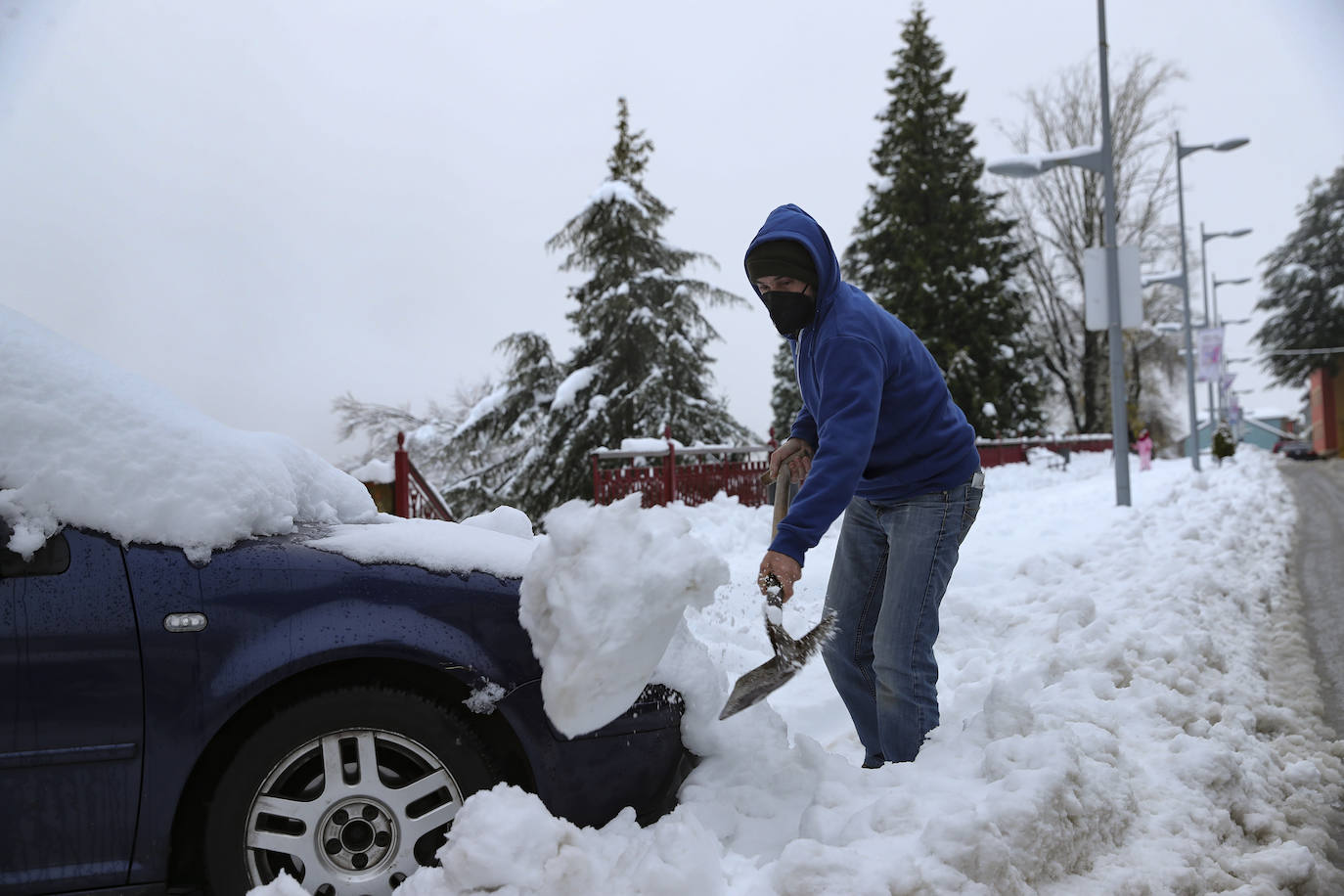 Copiosas nevadas, fuertes rachas de viento y oleaje en la primera borrasca invernal