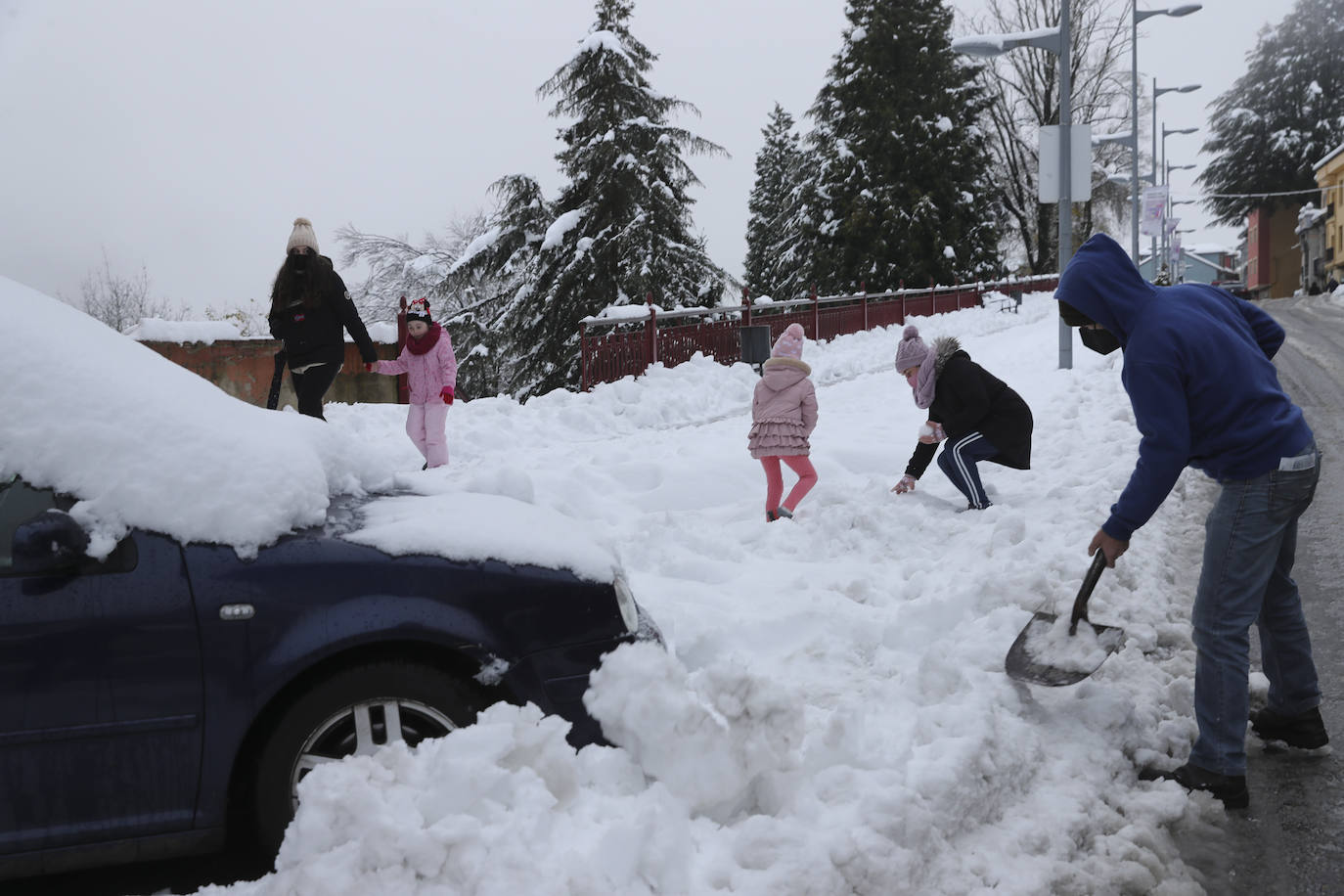 Copiosas nevadas, fuertes rachas de viento y oleaje en la primera borrasca invernal