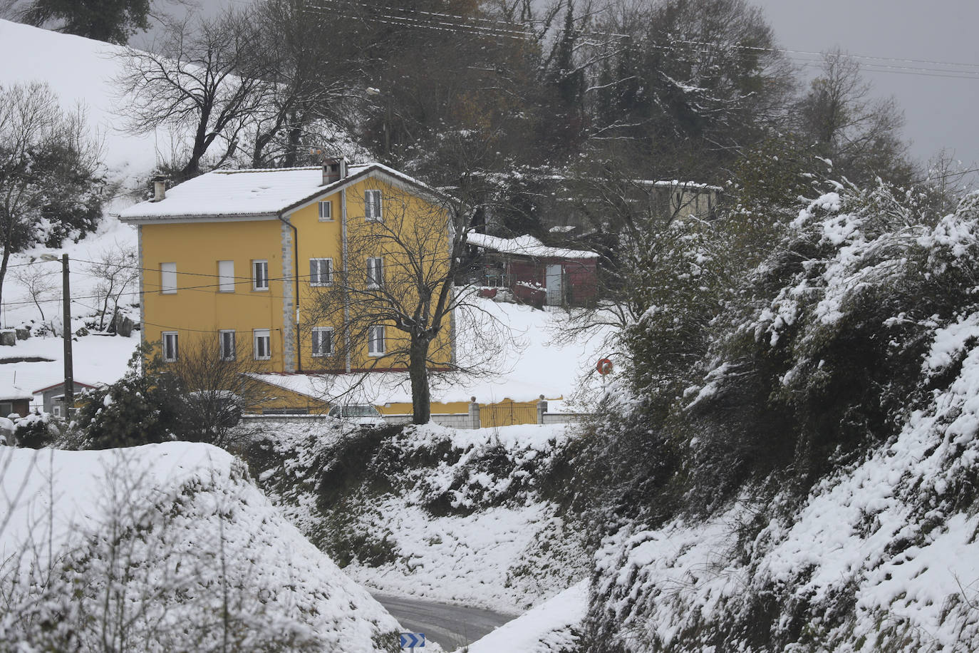 Copiosas nevadas, fuertes rachas de viento y oleaje en la primera borrasca invernal