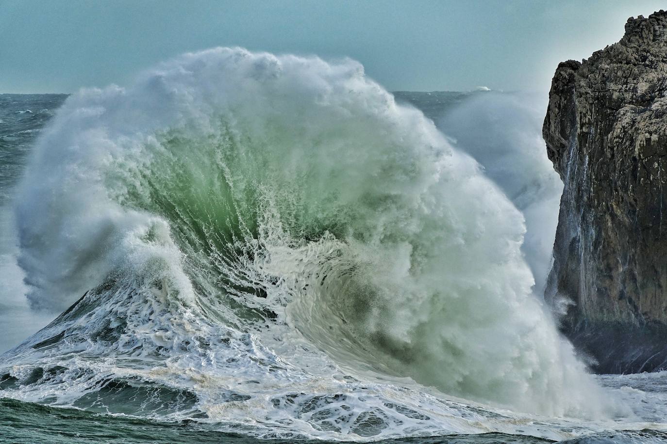 Copiosas nevadas, fuertes rachas de viento y oleaje en la primera borrasca invernal