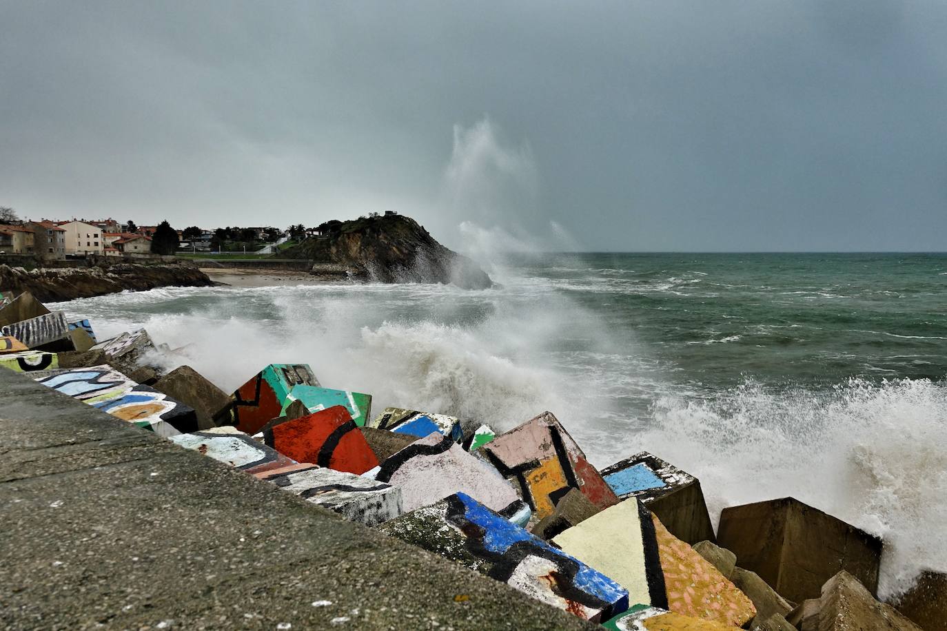 Copiosas nevadas, fuertes rachas de viento y oleaje en la primera borrasca invernal