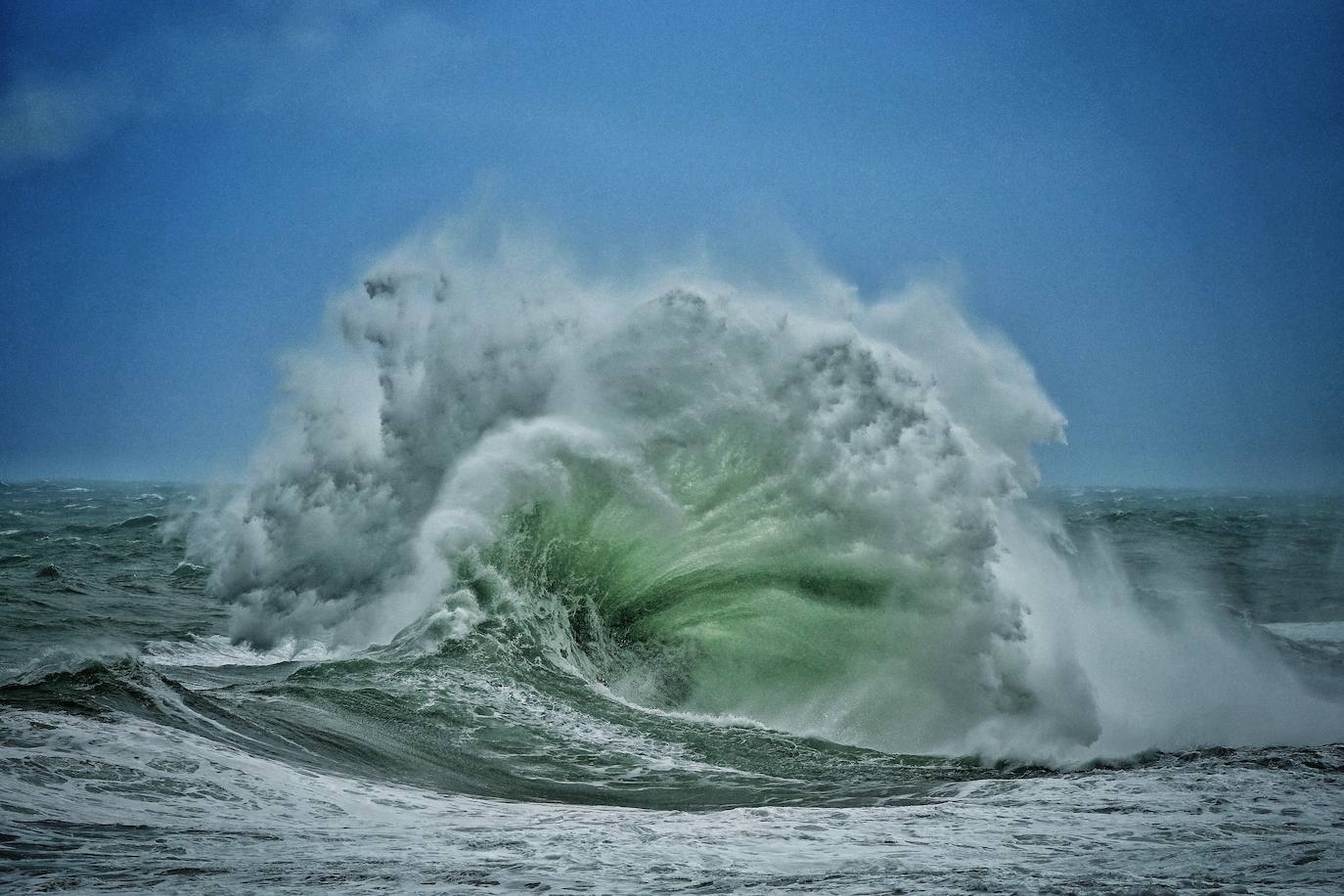 Copiosas nevadas, fuertes rachas de viento y oleaje en la primera borrasca invernal