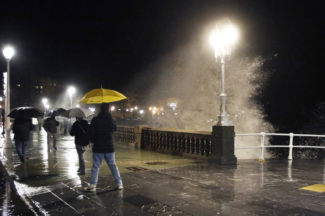 Copiosas nevadas, fuertes rachas de viento y oleaje en la primera borrasca invernal