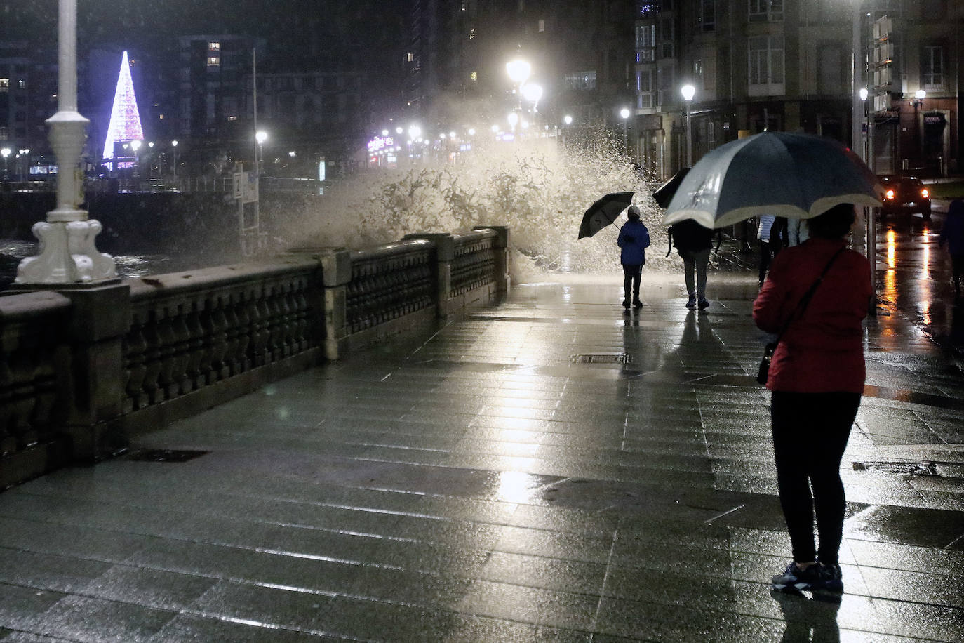 Copiosas nevadas, fuertes rachas de viento y oleaje en la primera borrasca invernal