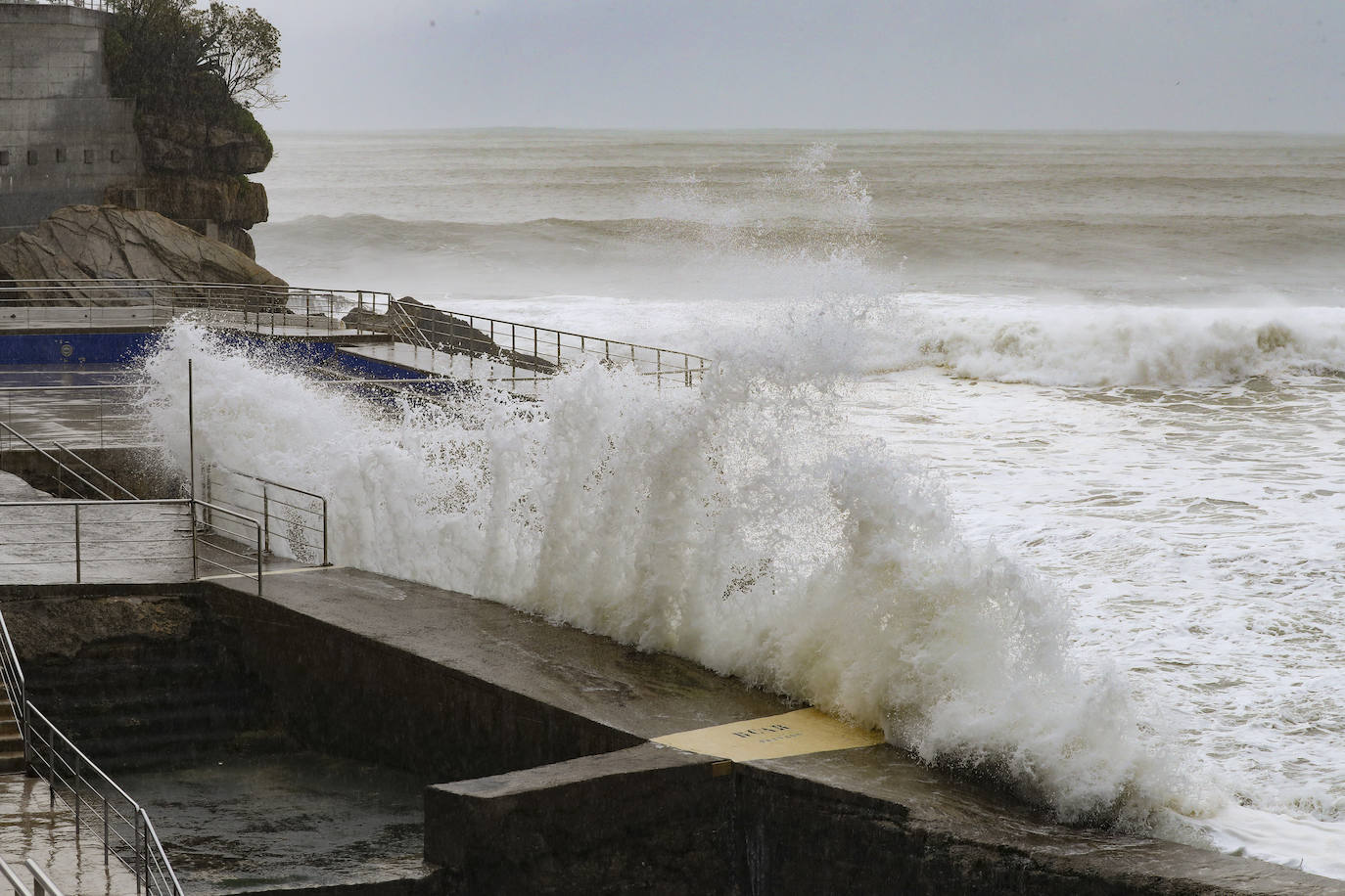 Copiosas nevadas, fuertes rachas de viento y oleaje en la primera borrasca invernal