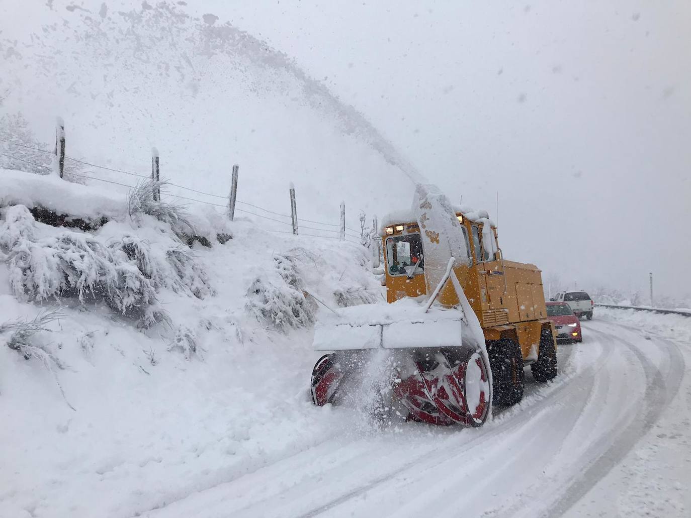 Copiosas nevadas, fuertes rachas de viento y oleaje en la primera borrasca invernal