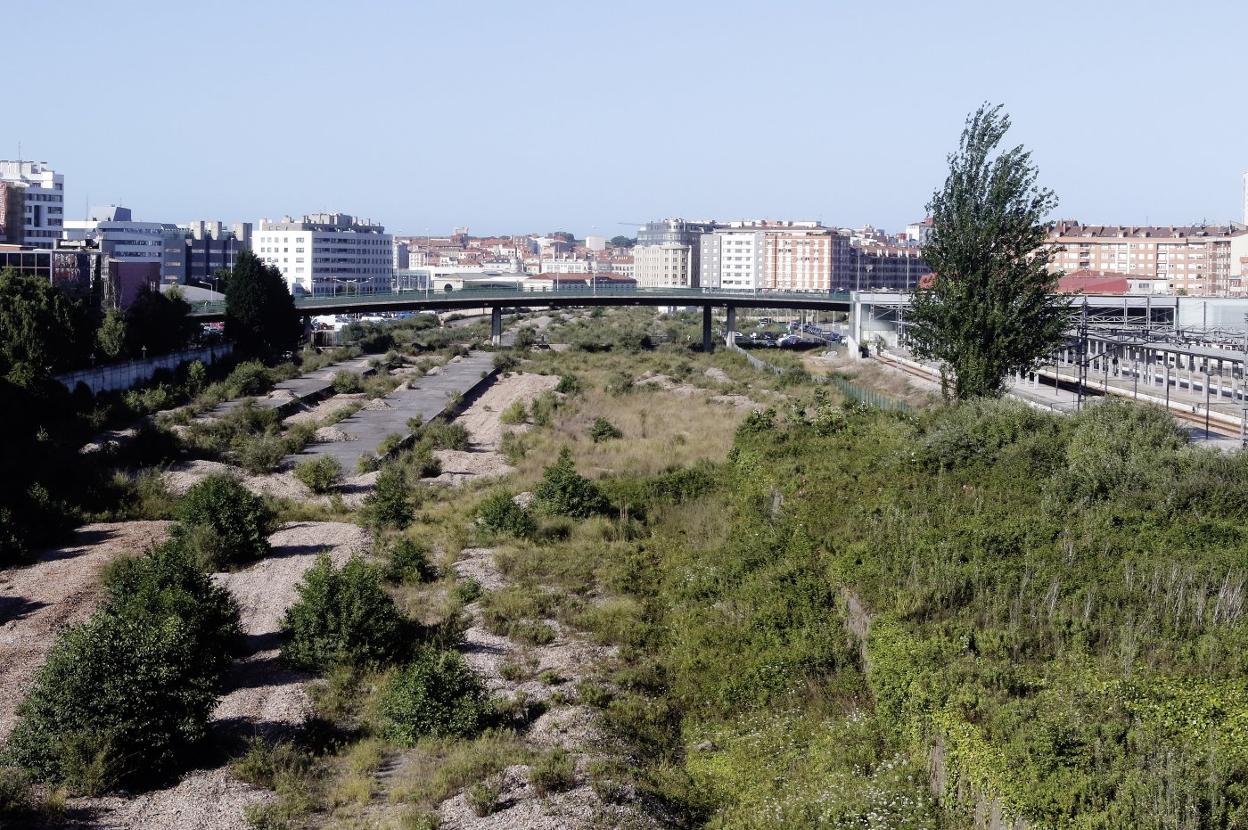 Terrenos donde debería construirse la estación según la postura del actual equipo de gobierno local. 