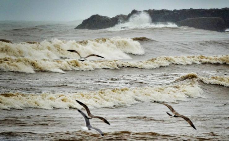 Imágenes que deja el temporal a su paso por Asturias