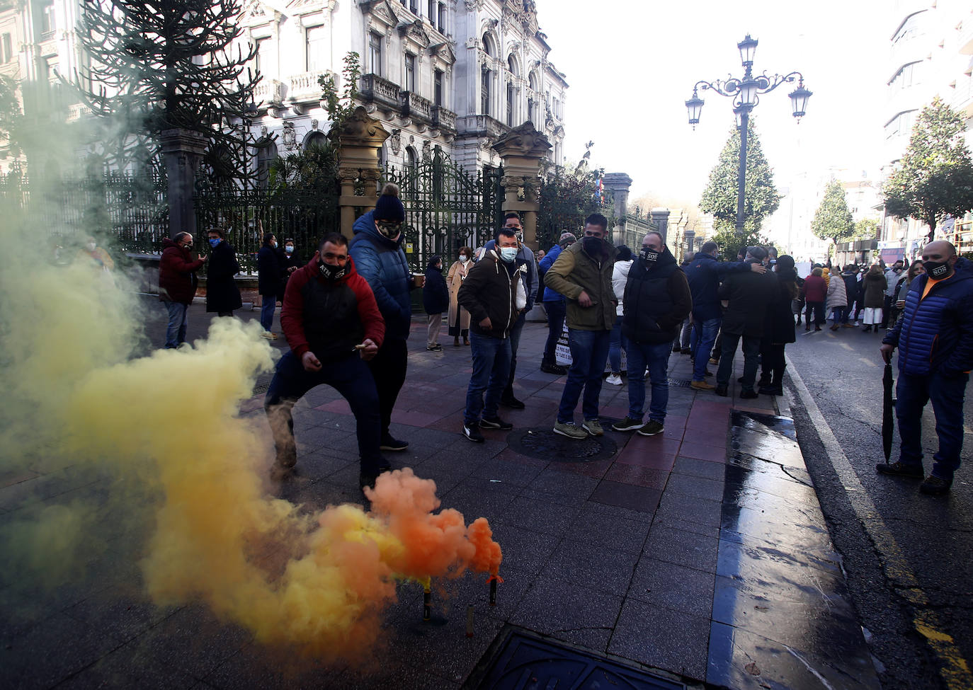 Más de doscientos empresarios de toda la región exigen ante la Junta la «reapertura viable» de los locales y no «un nuevo cierre encubierto»