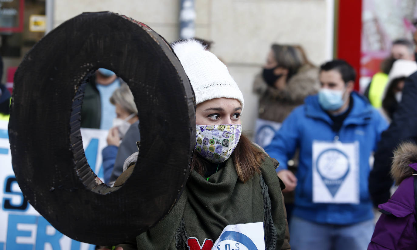 Más de doscientos empresarios de toda la región exigen ante la Junta la «reapertura viable» de los locales y no «un nuevo cierre encubierto»