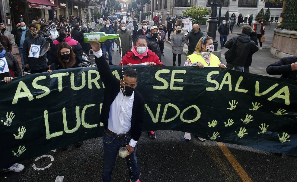 Un momento de la concentración de hosteleros en Gijón.