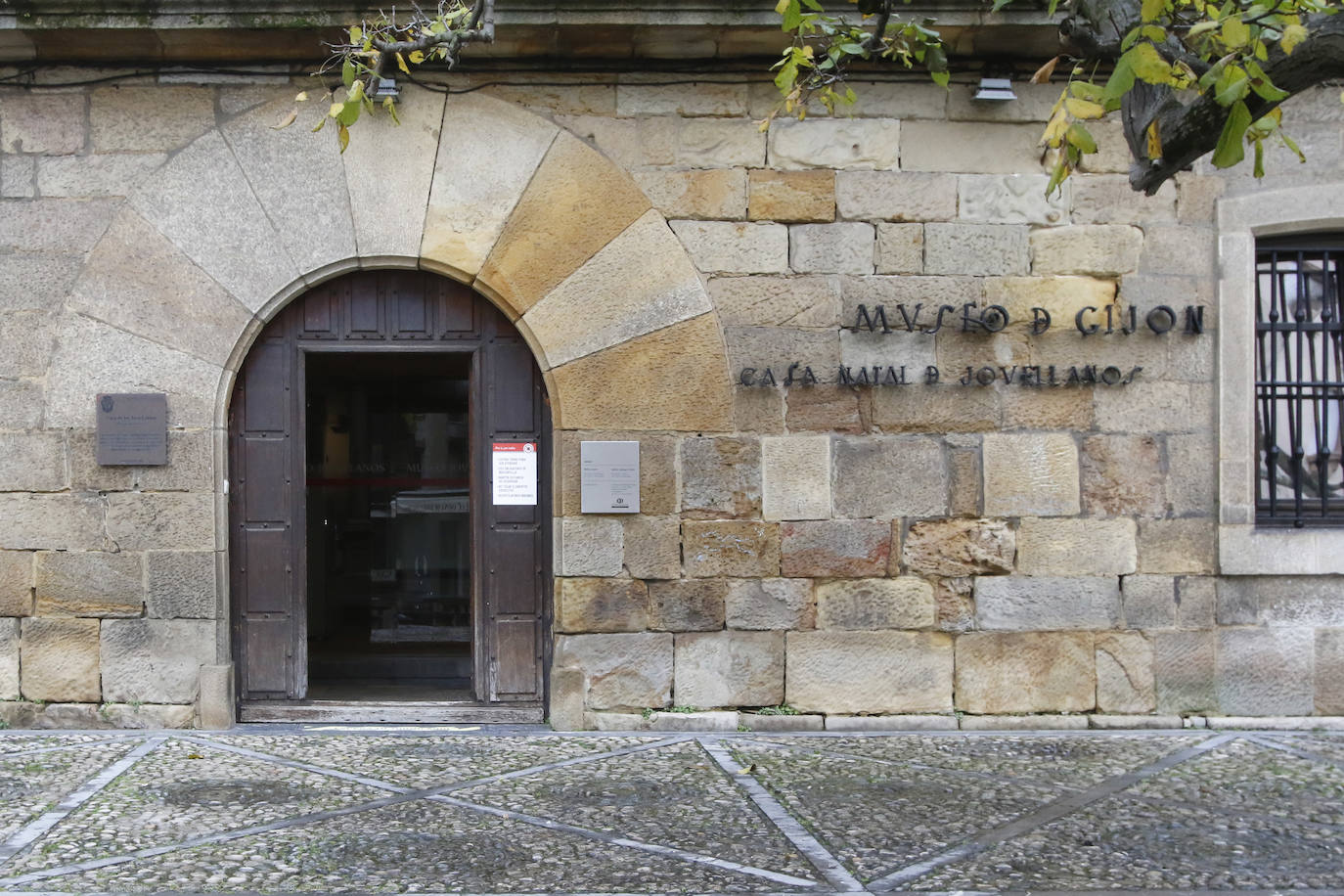 Tras más de un mes cerradas, las salas empiezan a recibir a cuentagotas a sus primeros visitantes 