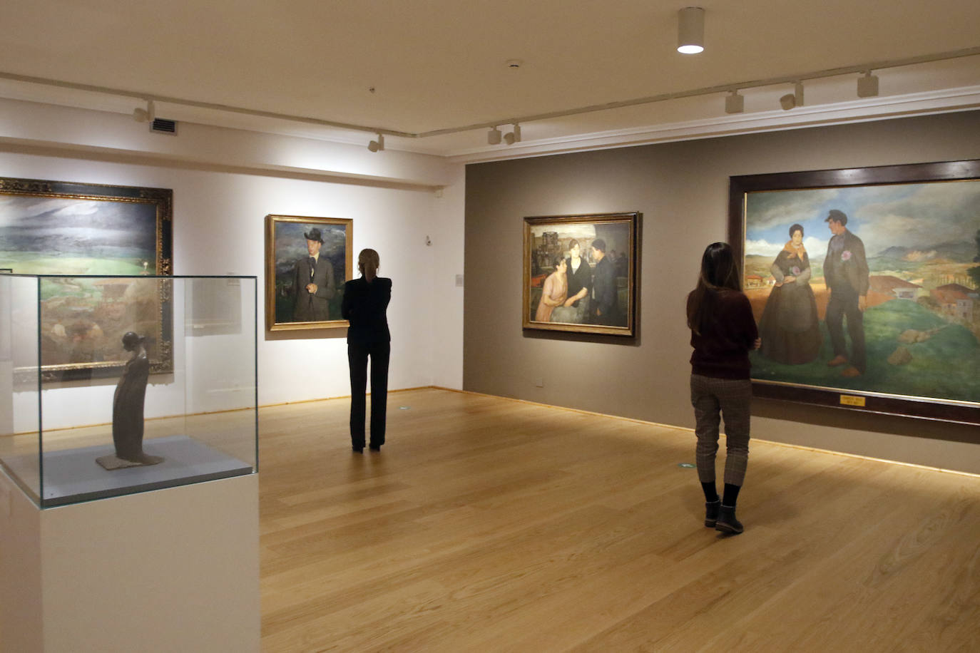 Tras más de un mes cerradas, las salas empiezan a recibir a cuentagotas a sus primeros visitantes 