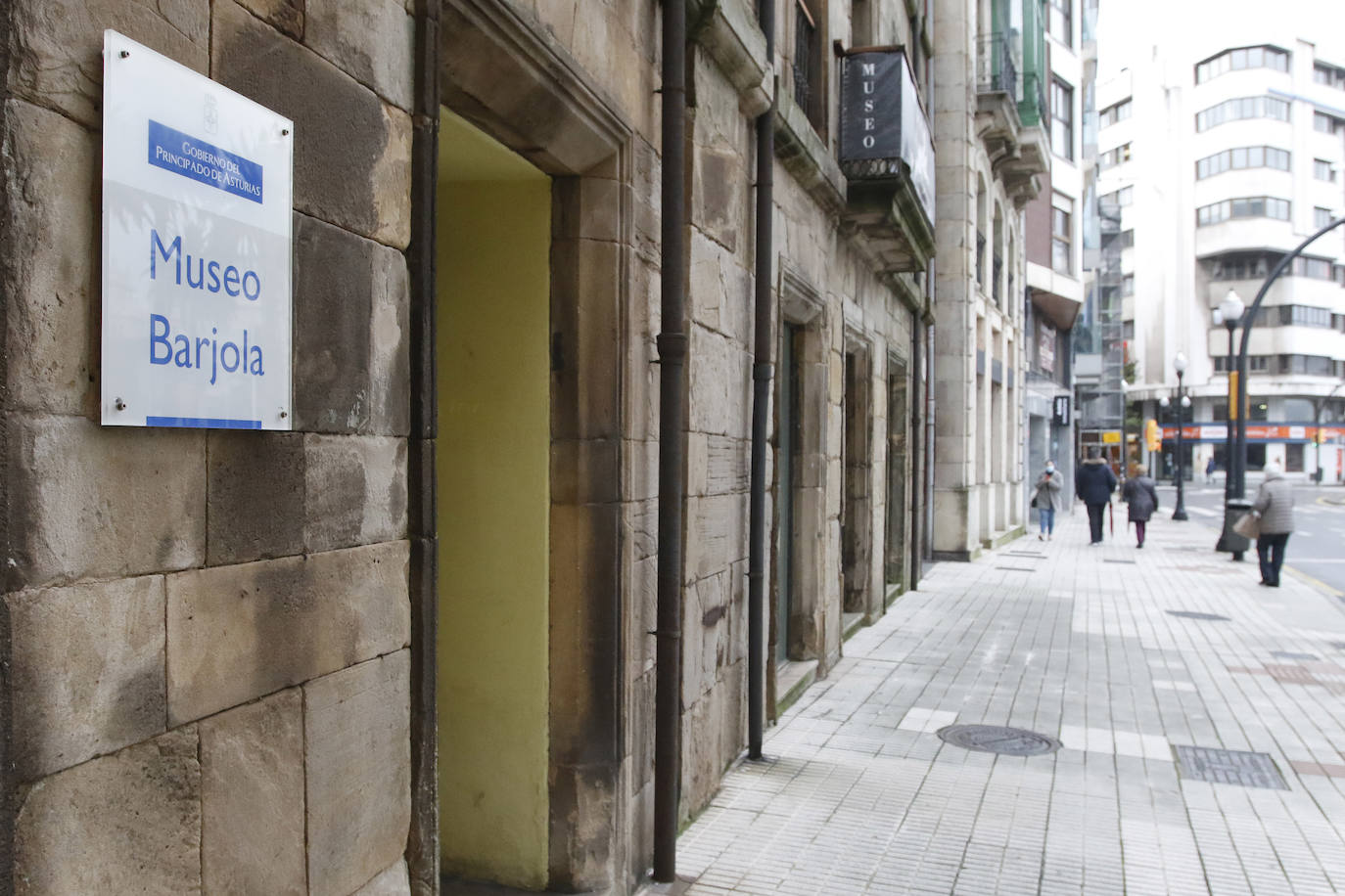 Tras más de un mes cerradas, las salas empiezan a recibir a cuentagotas a sus primeros visitantes 