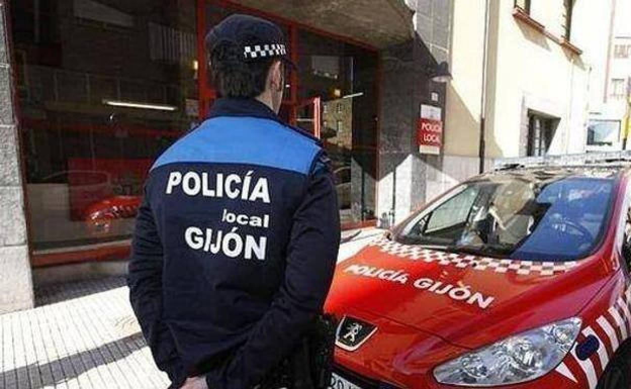 Denunciadas en Gijón 28 personas por no llevar la mascarilla y cuatro por fumar sin guardar la distancia