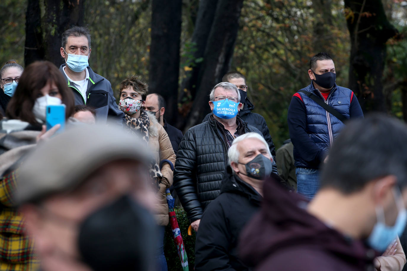 Cientos de hosteleros volvieron a protestar en Oviedo por las restrictivas medidas impuestas por el Principado para la reapertura.