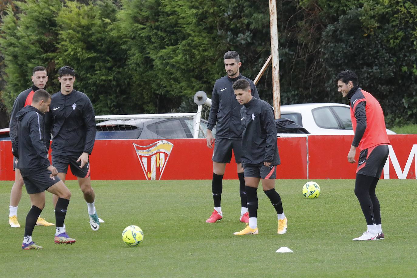 Los rojiblancos preparan su partido ante el Zaragoza