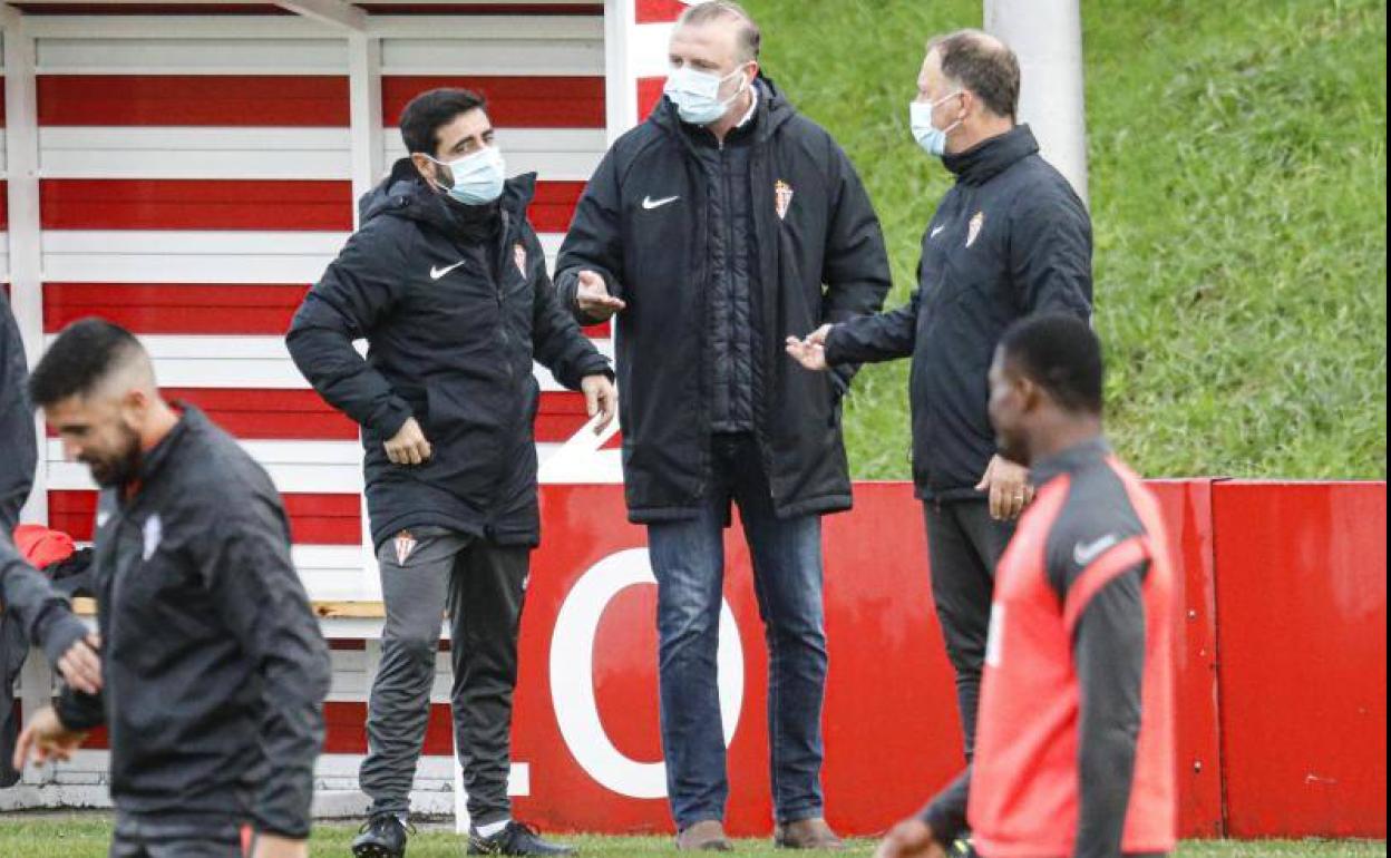 David Gallego, Javi Rico y Toni Clavero, durante el entrenamiento.