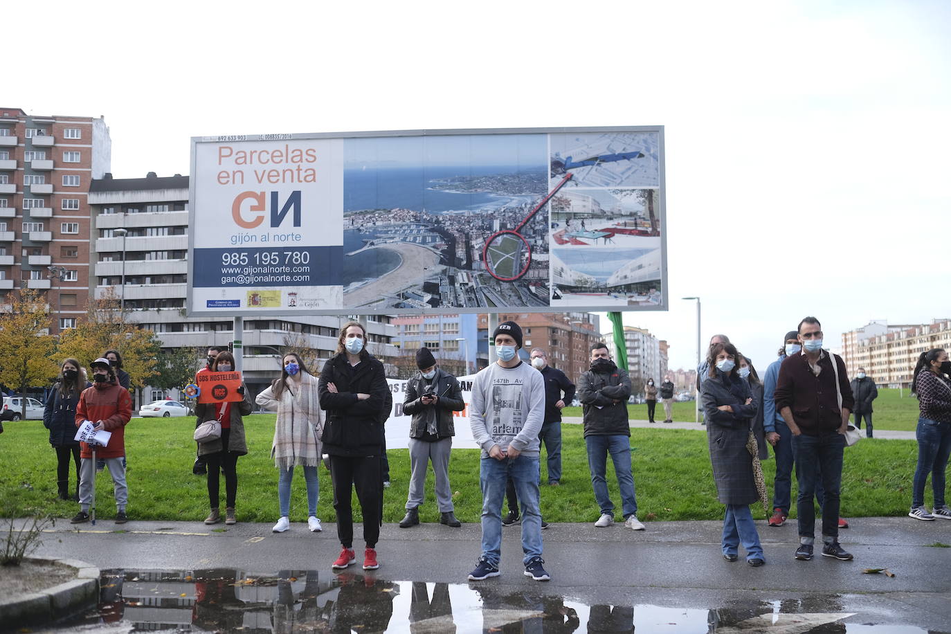 La plataforma se concentra en Gijón para reivindicar sus derechos por «un futuro digno»