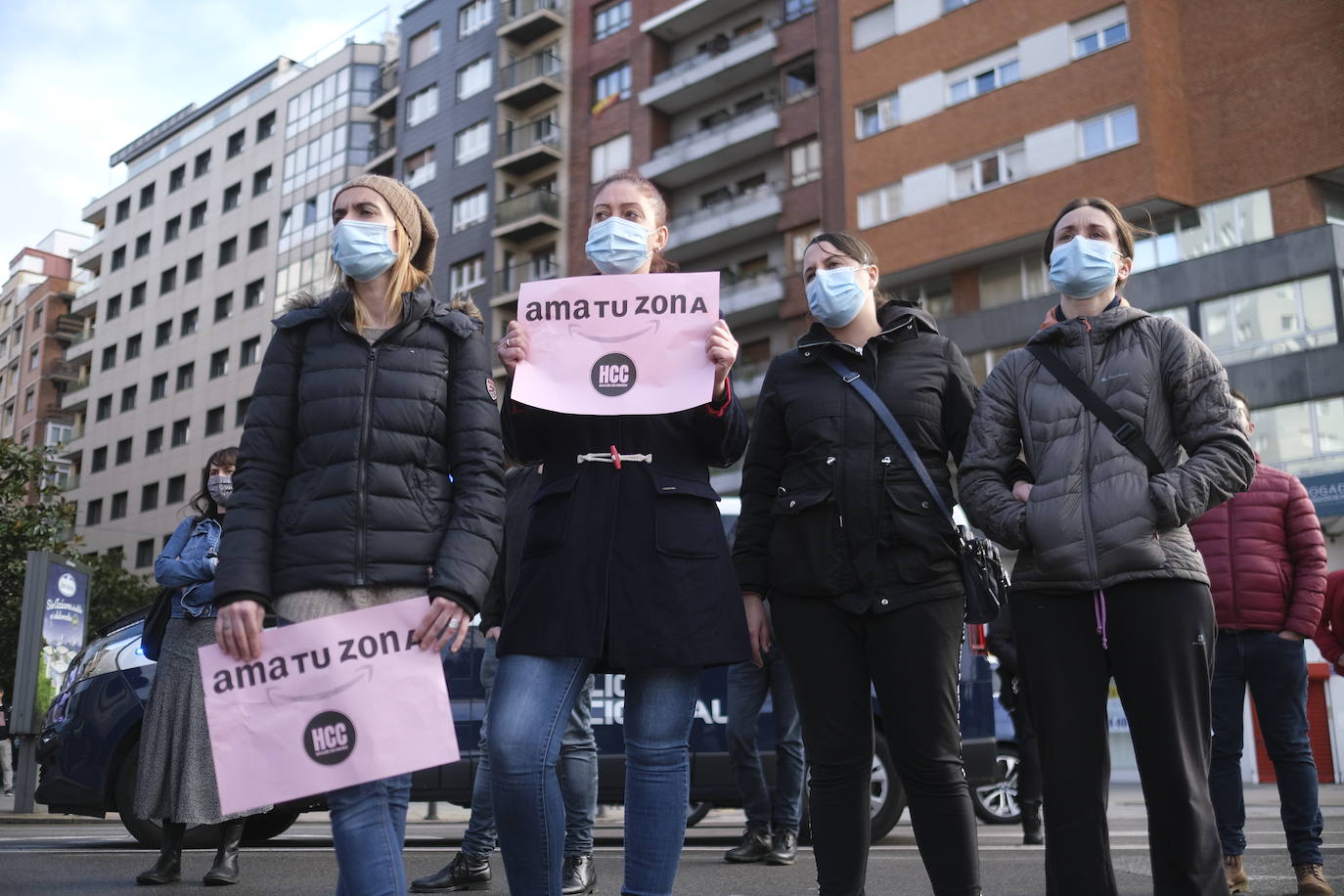 La plataforma se concentra en Gijón para reivindicar sus derechos por «un futuro digno»