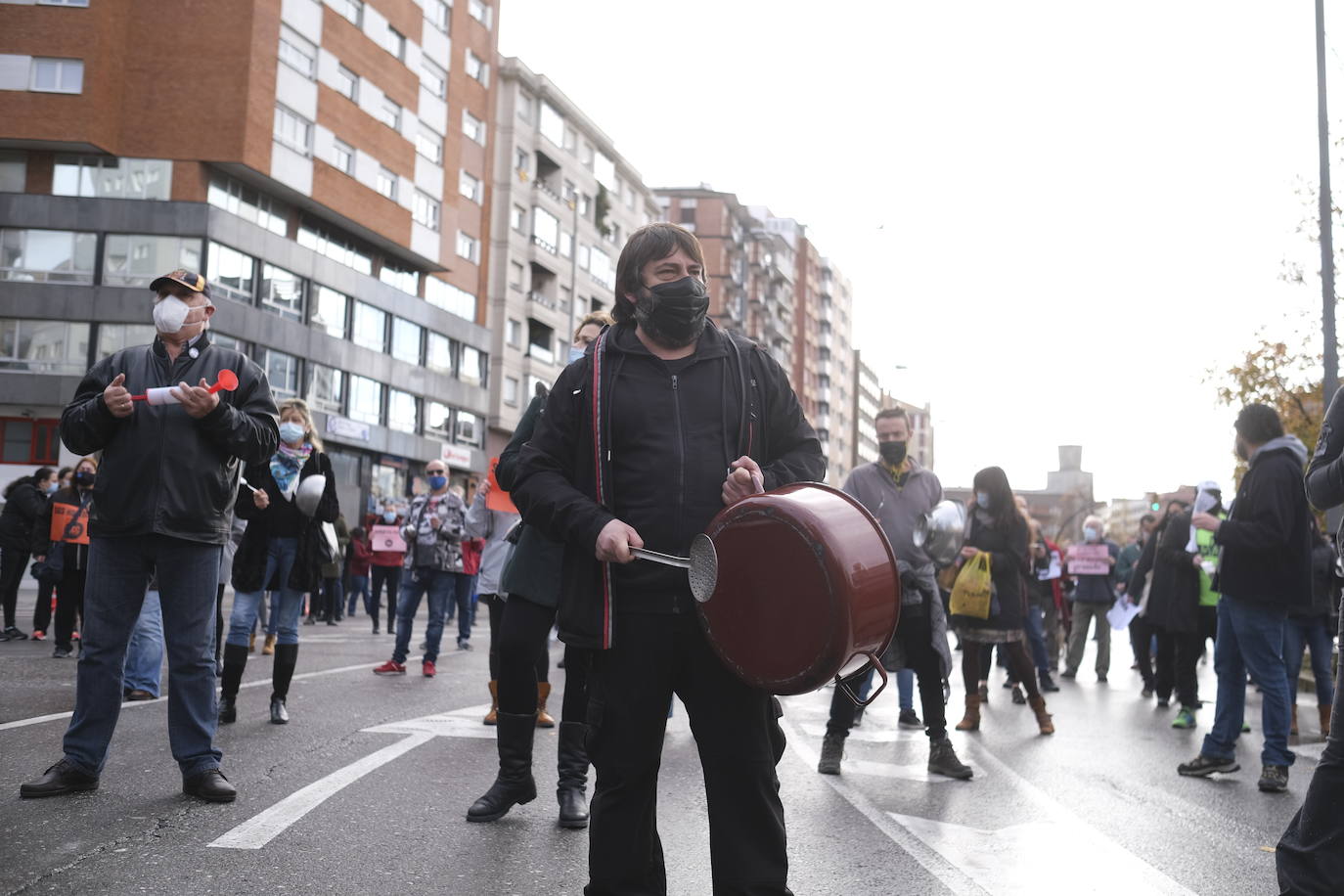 La plataforma se concentra en Gijón para reivindicar sus derechos por «un futuro digno»
