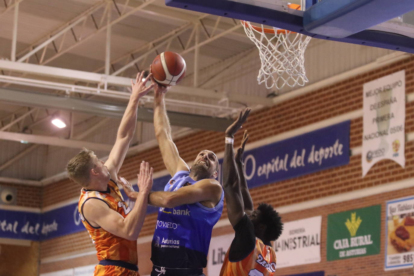 Una mejora en defensa en el último cuarto permitió a los azules despedirse de Pumarín por este 2020 con el cuarto triunfo del año