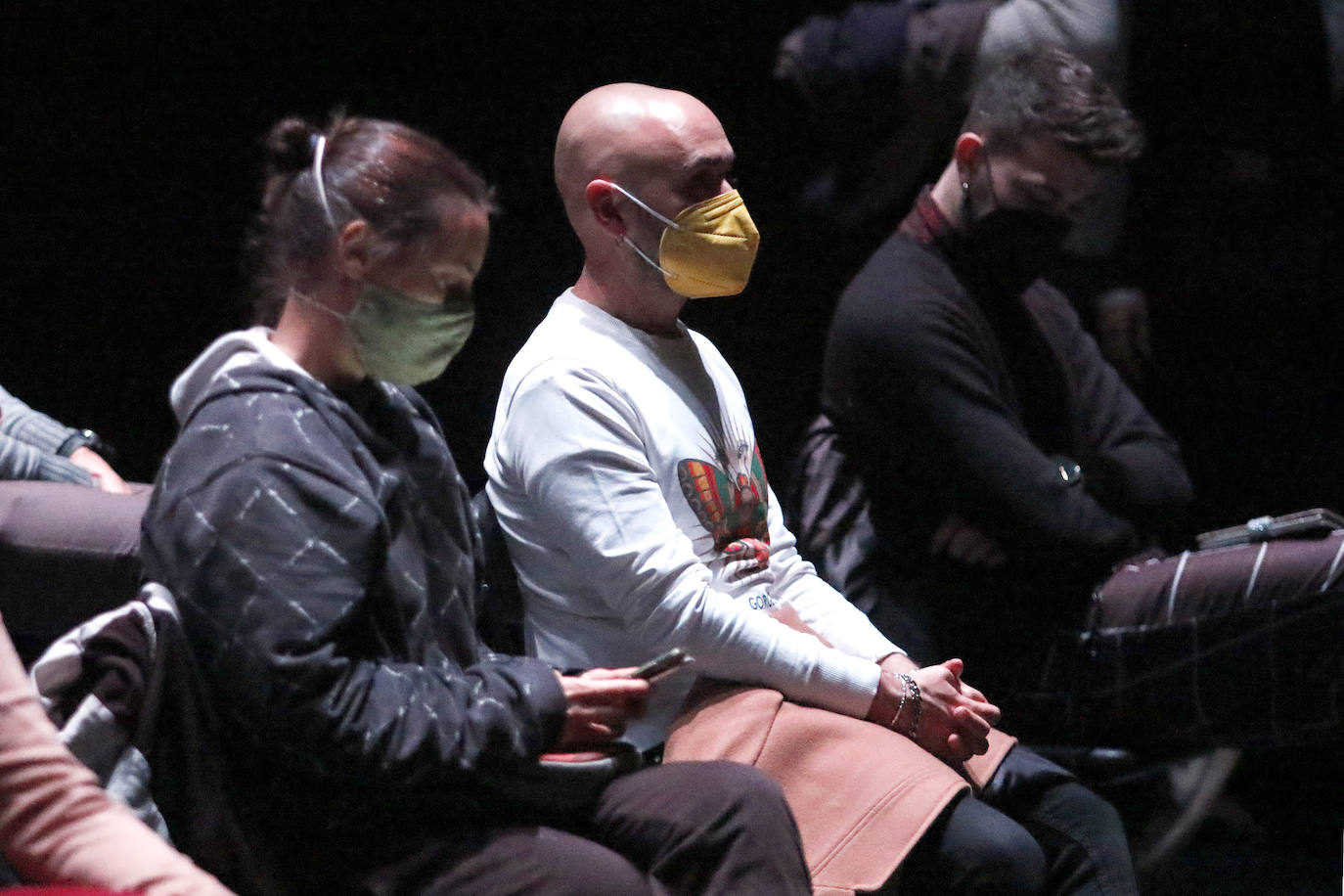 El teatro Jovellanos volvió a abrir sus puertas con la obra 'Conservando memoria'. El espectáculo tuvo un aforo limitado de cuarenta personas.