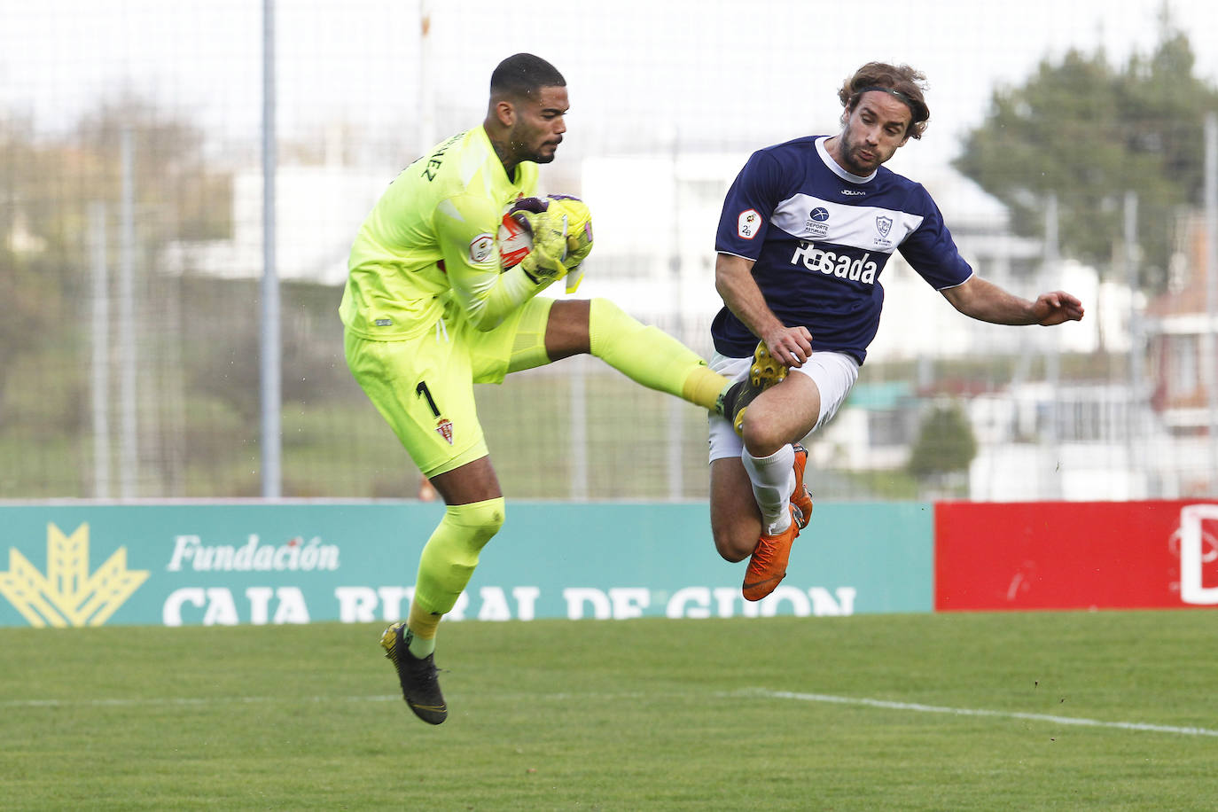 Los rojiblancos no pudieron culminar su remontada en un duelo de ritmo ascendente en el que los luanquinos golpearon primero a balón parado