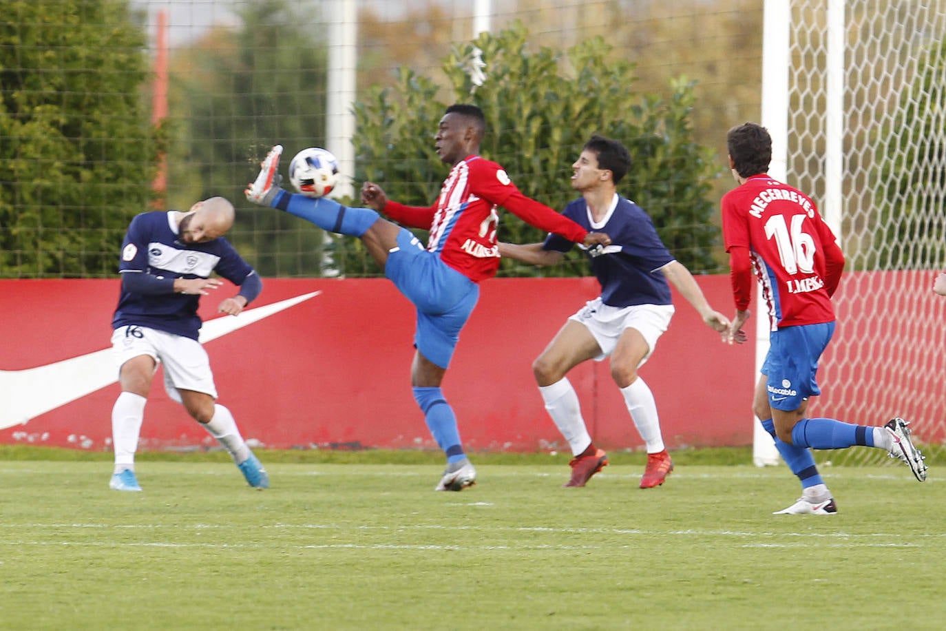 Los rojiblancos no pudieron culminar su remontada en un duelo de ritmo ascendente en el que los luanquinos golpearon primero a balón parado