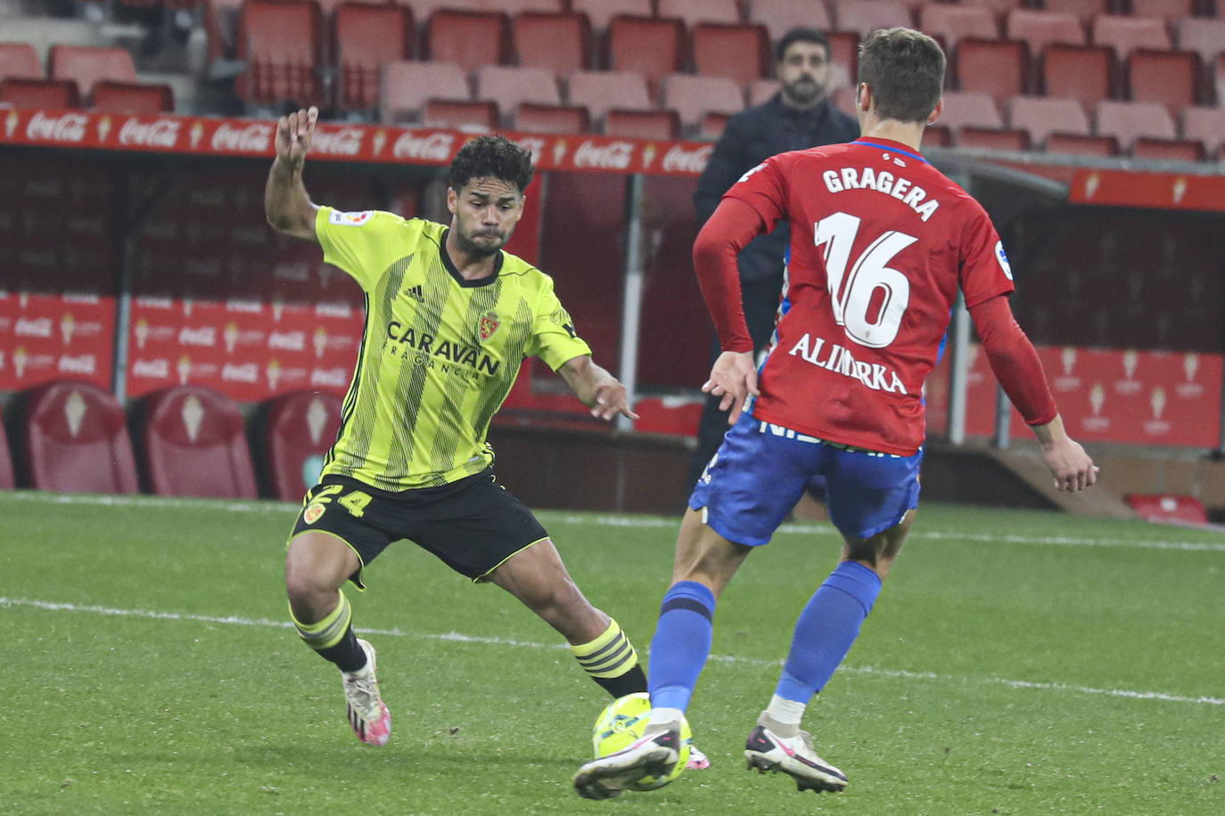 Las imágenes del partido entre el Sporting y el Zaragoza disputado este dominog en El Molinón.