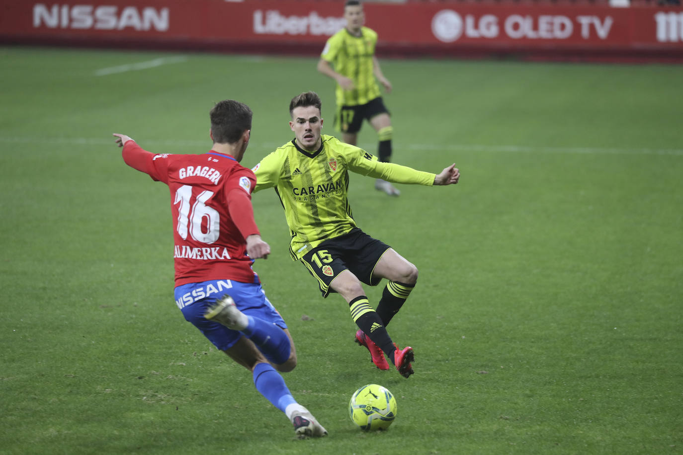 Las imágenes del partido entre el Sporting y el Zaragoza disputado este dominog en El Molinón.