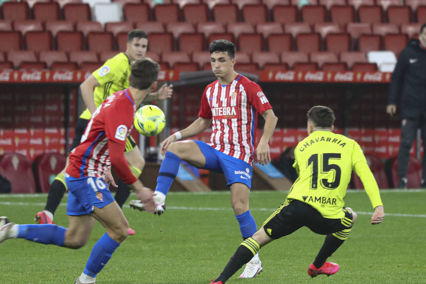 Las imágenes del partido entre el Sporting y el Zaragoza disputado este dominog en El Molinón.