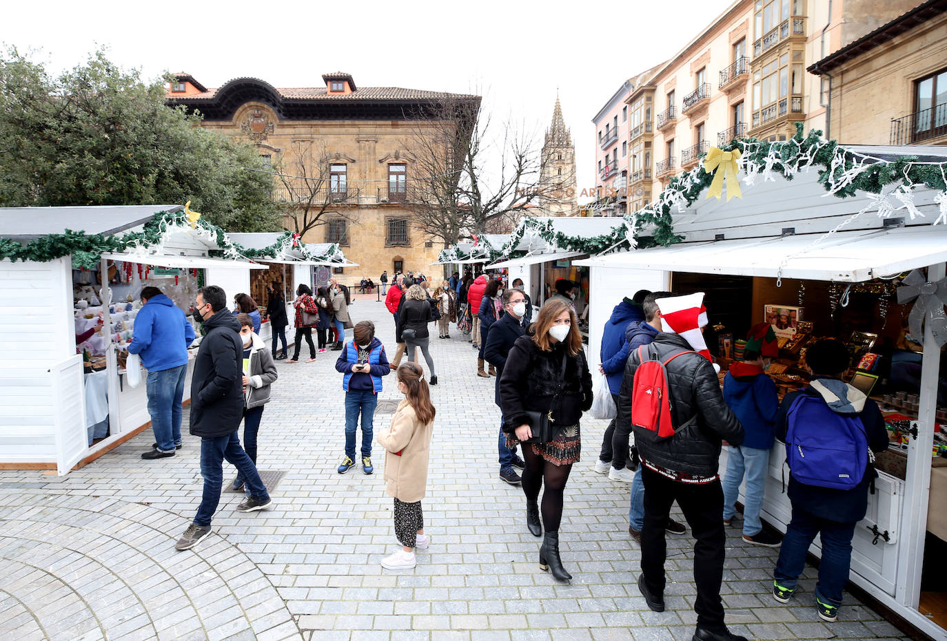 Fotos: Calles a rebosar en Gijón y Oviedo
