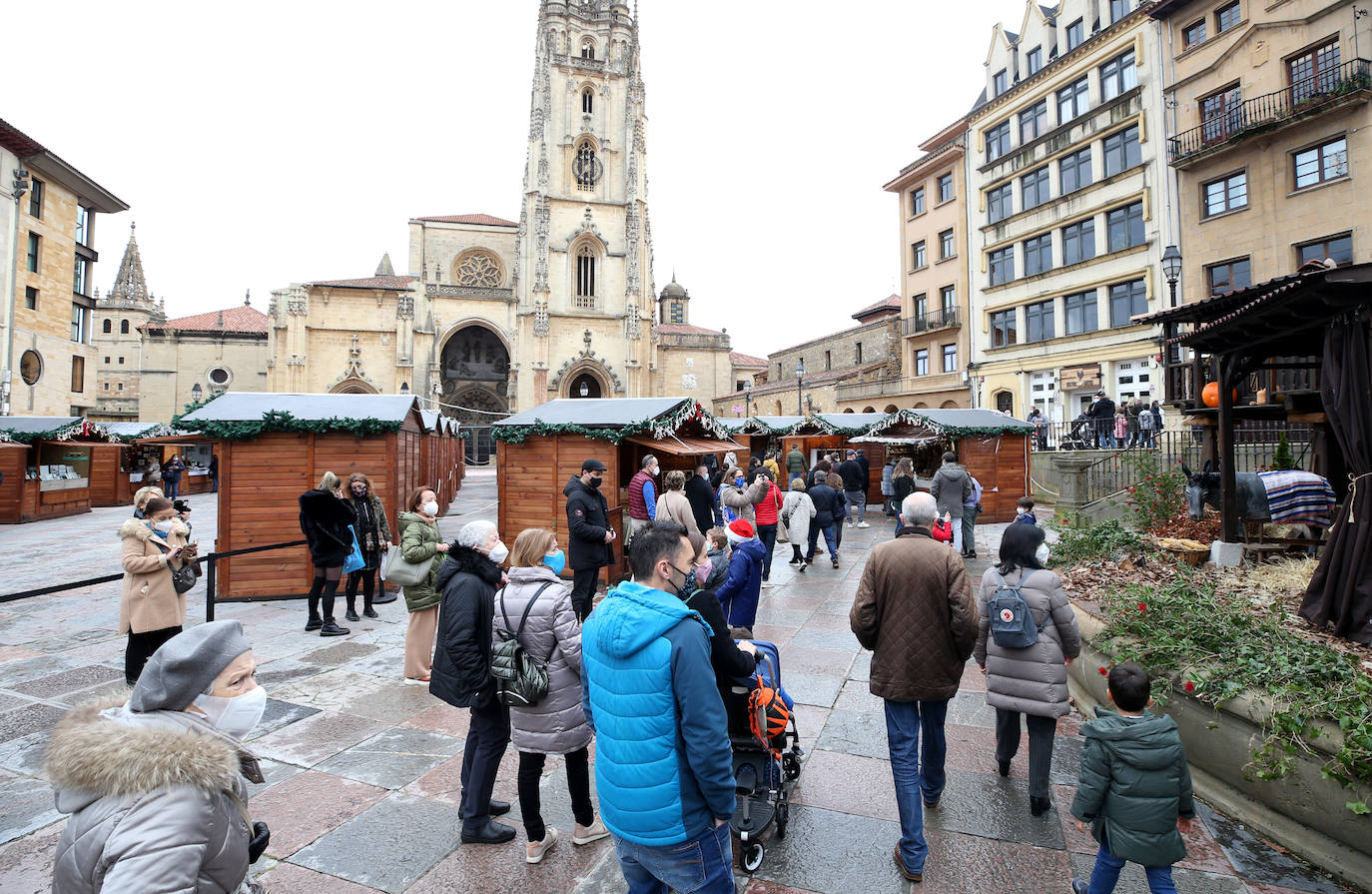 Fotos: Calles a rebosar en Gijón y Oviedo