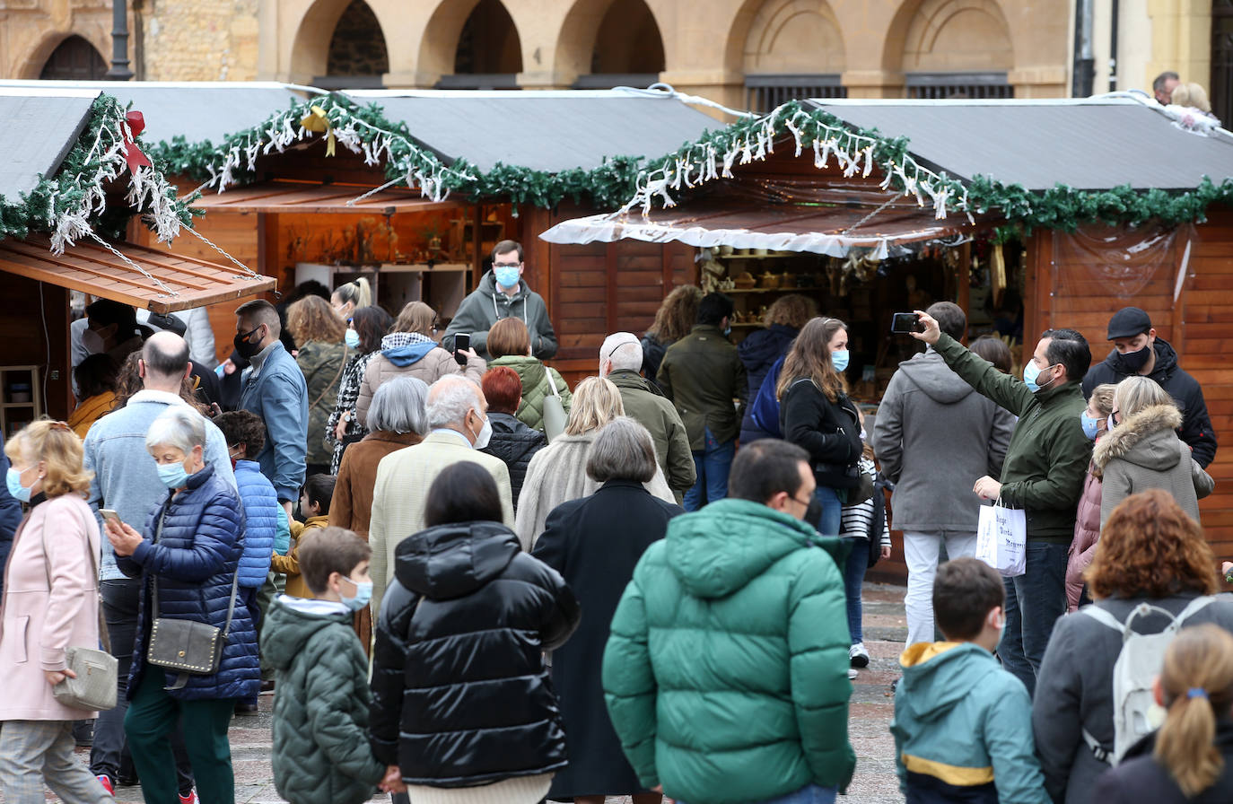Fotos: Calles a rebosar en Gijón y Oviedo