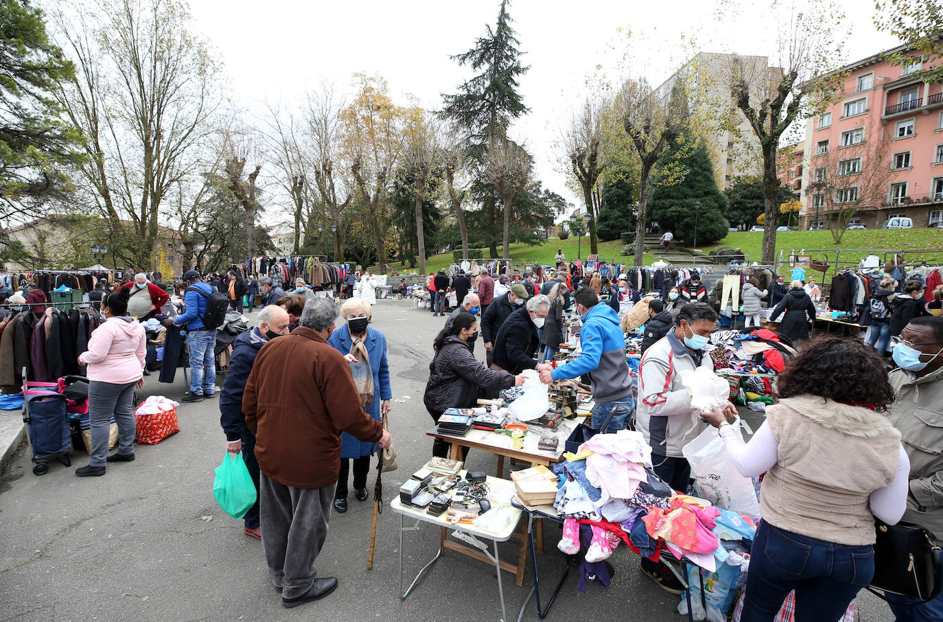 Fotos: Calles a rebosar en Gijón y Oviedo
