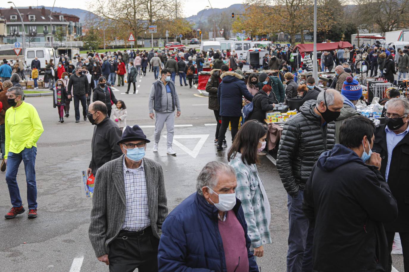 Fotos: Calles a rebosar en Gijón y Oviedo