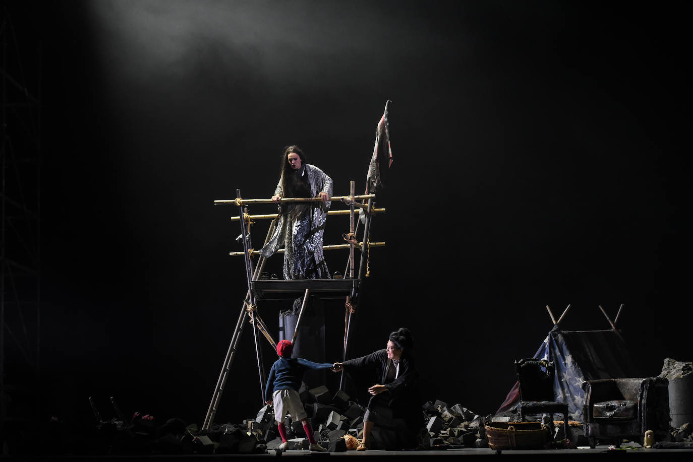 Tras dos aplazamientos, los aficionados a la ópera disfrutaron anoche en el Teatro Campoamor de Oviedo de 'Madama Butterfly' y de la interpretación de Ainhoa Arteta, que se llevó la gran ovación del público. 